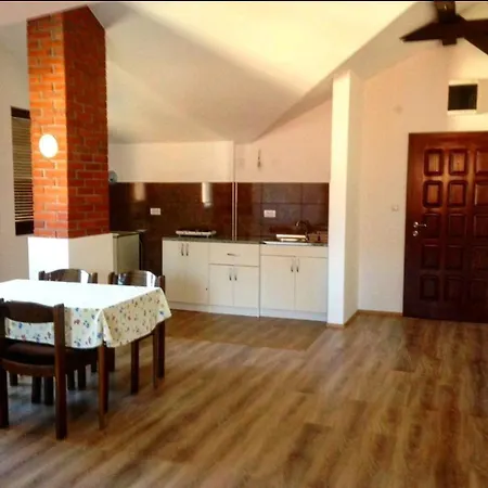 Apartment D&s With Barbicue